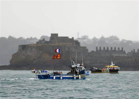 La Francia si inasprisce nella disputa di pesca con la Gran Bretagna